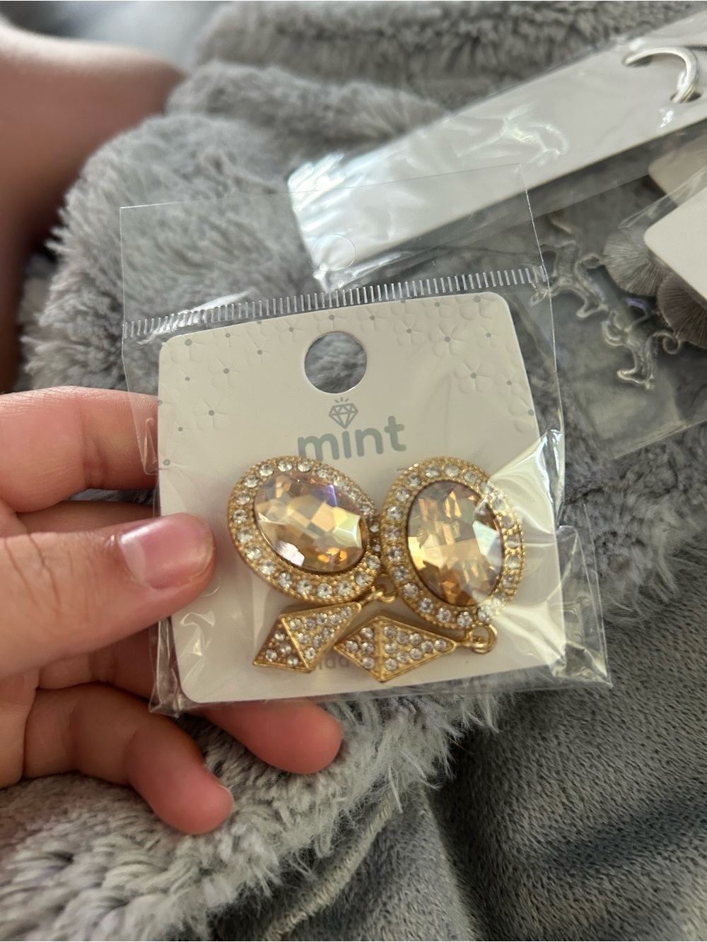 5/$25 Mint Gold Bow Earrings with Champagne Crystals